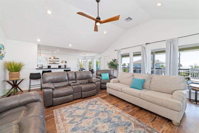 18506 E De Vaca, Galveston, TX 77554