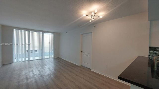 2642 Collins Ave 408, Miami Beach, FL 33140