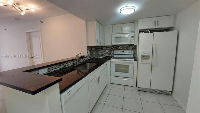 2642 Collins Ave 408, Miami Beach, FL 33140