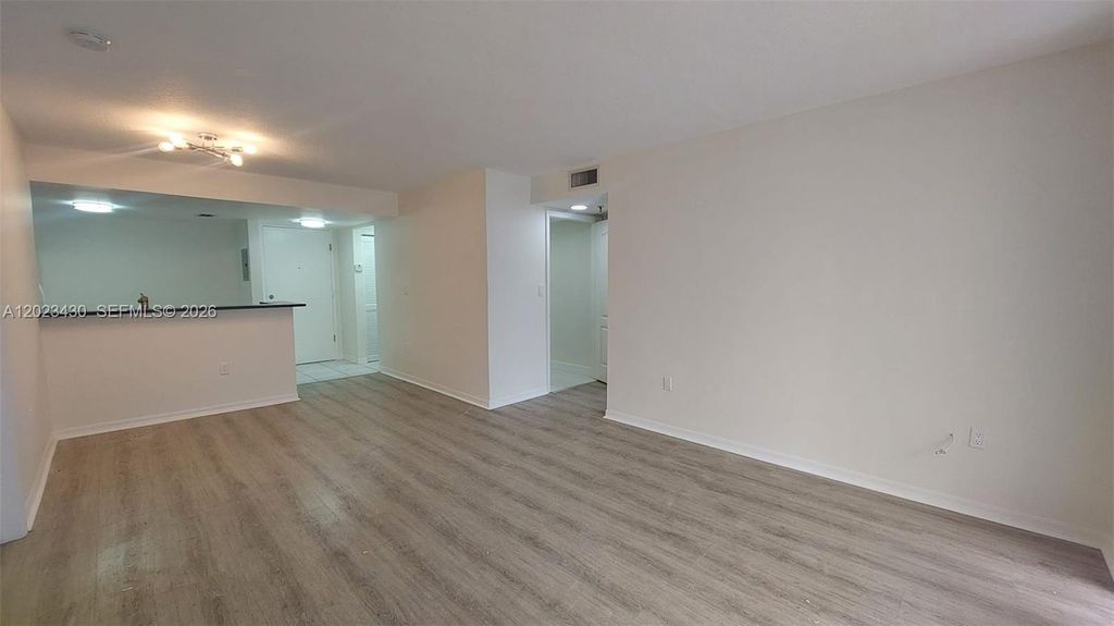 2642 Collins Ave 408, Miami Beach, FL 33140