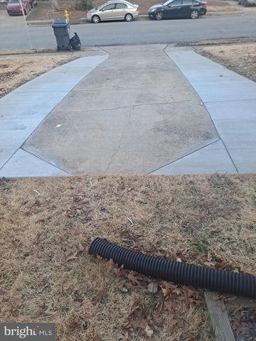 1208 BANNISTER CIR, Waldorf, MD 20602