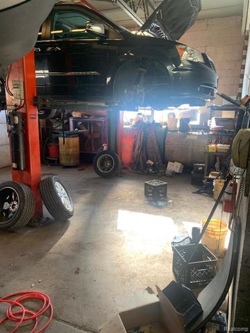 36125 Ford Road, Westland, MI 48185