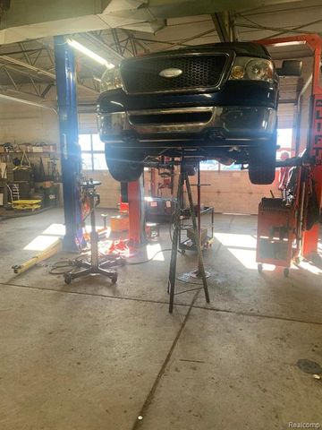 36125 Ford Road, Westland, MI 48185