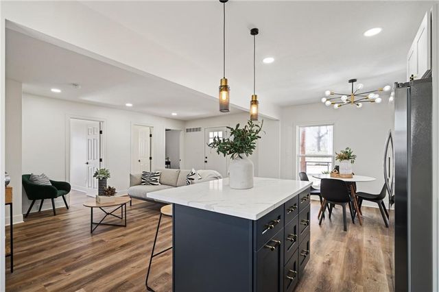 1339 S Hocker Avenue, Independence, MO 64055