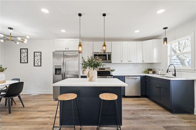 1339 S Hocker Avenue, Independence, MO 64055