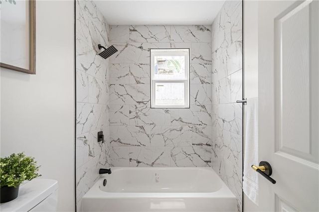 1339 S Hocker Avenue, Independence, MO 64055