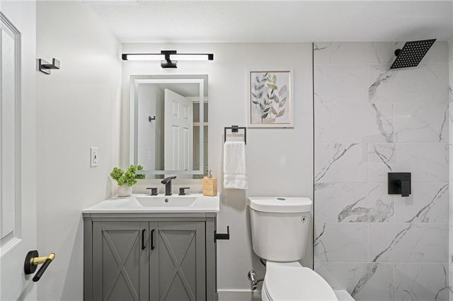 1339 S Hocker Avenue, Independence, MO 64055