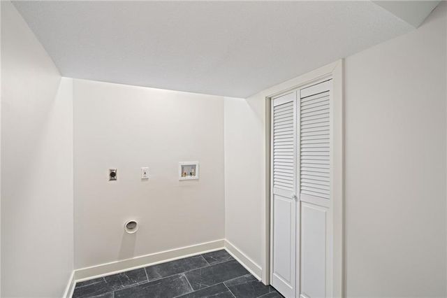 1339 S Hocker Avenue, Independence, MO 64055