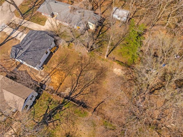 1339 S Hocker Avenue, Independence, MO 64055