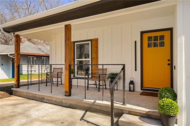 1339 S Hocker Avenue, Independence, MO 64055