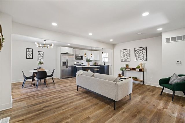 1339 S Hocker Avenue, Independence, MO 64055