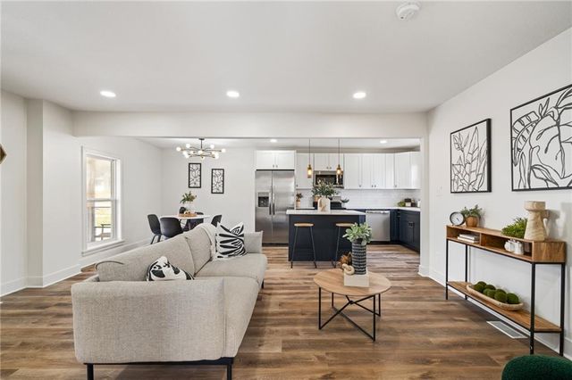 1339 S Hocker Avenue, Independence, MO 64055