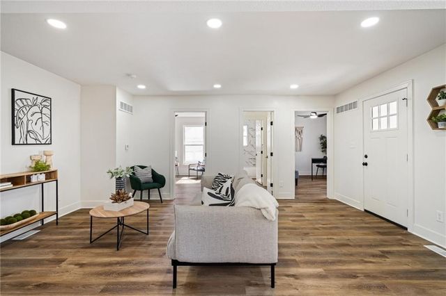 1339 S Hocker Avenue, Independence, MO 64055