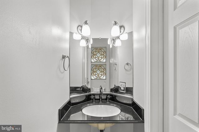 16503 LONEOAK PL, Hamilton, VA 20158