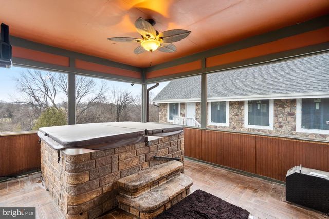 16503 LONEOAK PL, Hamilton, VA 20158