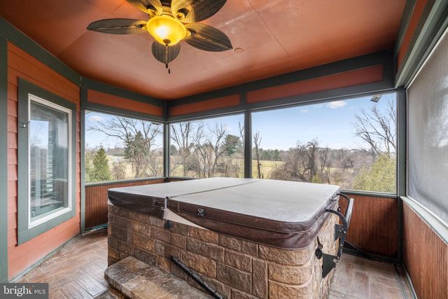 16503 LONEOAK PL, Hamilton, VA 20158