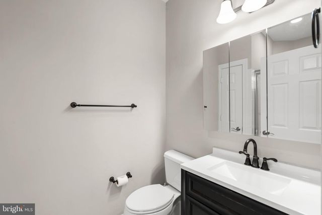 16503 LONEOAK PL, Hamilton, VA 20158