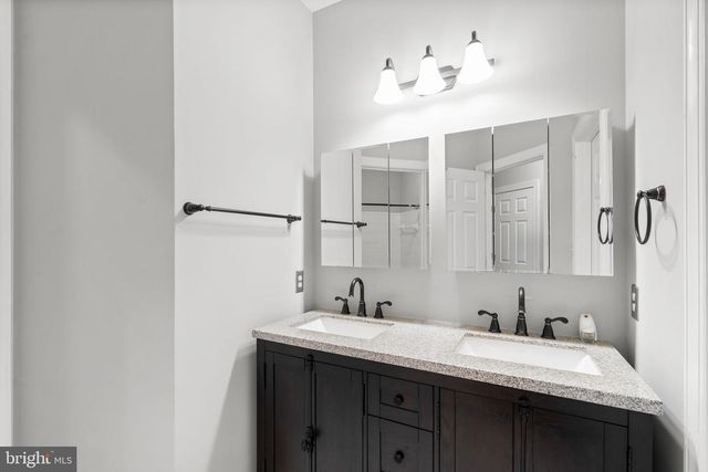 16503 LONEOAK PL, Hamilton, VA 20158