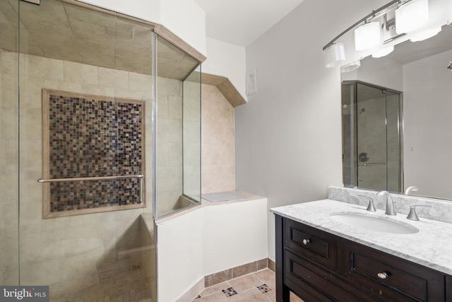 16503 LONEOAK PL, Hamilton, VA 20158