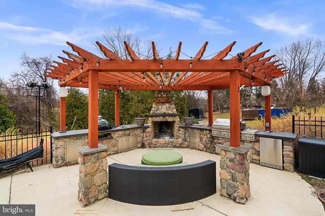 16503 LONEOAK PL, Hamilton, VA 20158