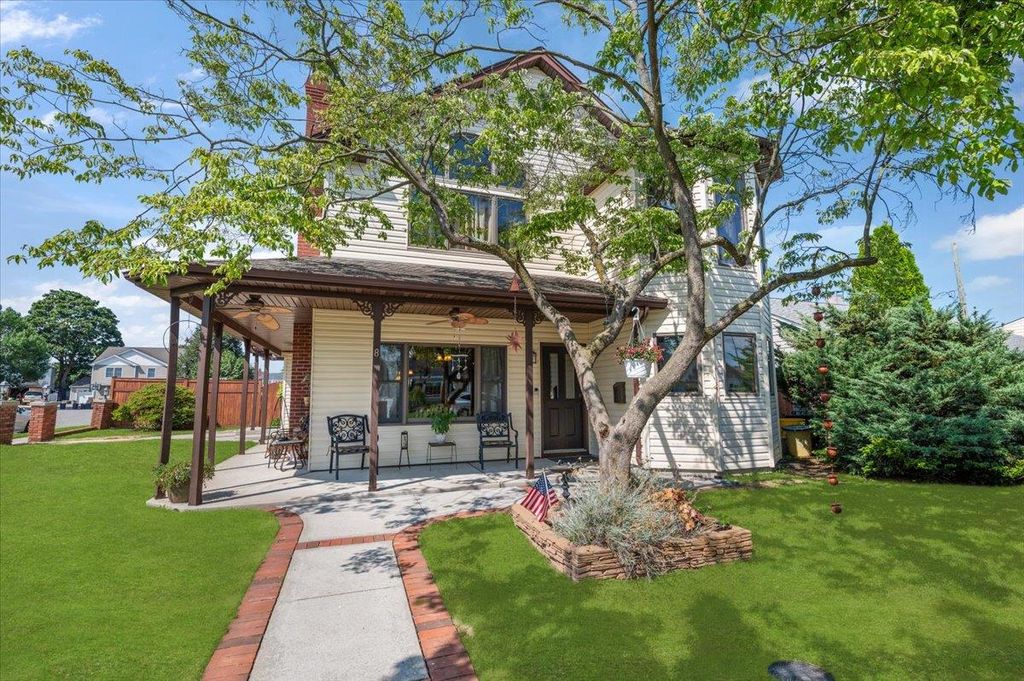 8 Pearl Street, Bethpage, NY 11714