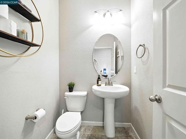 2433 Sanders Ln, Fairfield, CA 94533