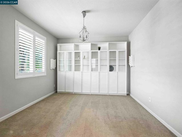 2433 Sanders Ln, Fairfield, CA 94533