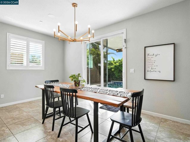 2433 Sanders Ln, Fairfield, CA 94533