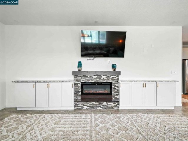 2433 Sanders Ln, Fairfield, CA 94533