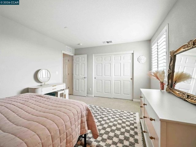 2433 Sanders Ln, Fairfield, CA 94533