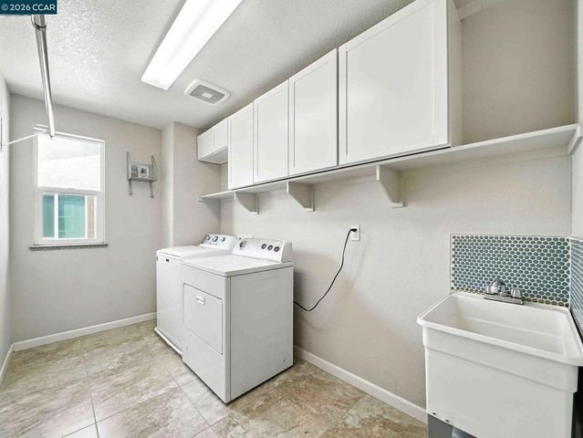 2433 Sanders Ln, Fairfield, CA 94533