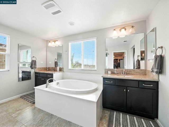 2433 Sanders Ln, Fairfield, CA 94533