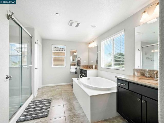 2433 Sanders Ln, Fairfield, CA 94533