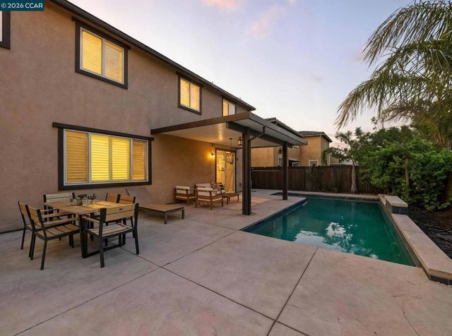 2433 Sanders Ln, Fairfield, CA 94533