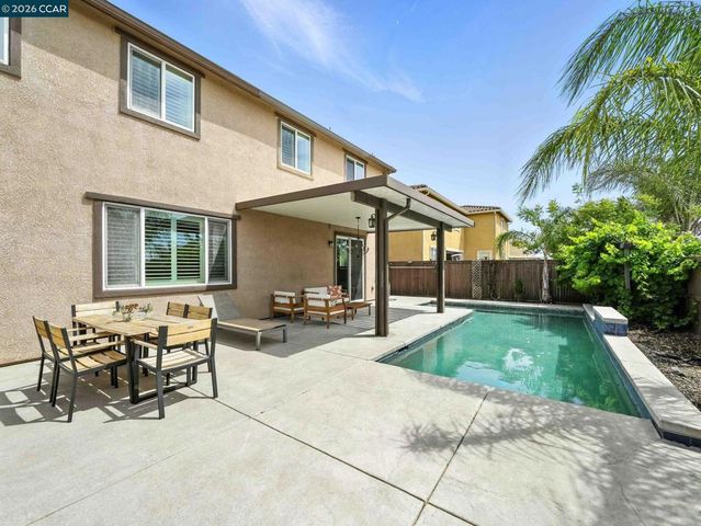 2433 Sanders Ln, Fairfield, CA 94533
