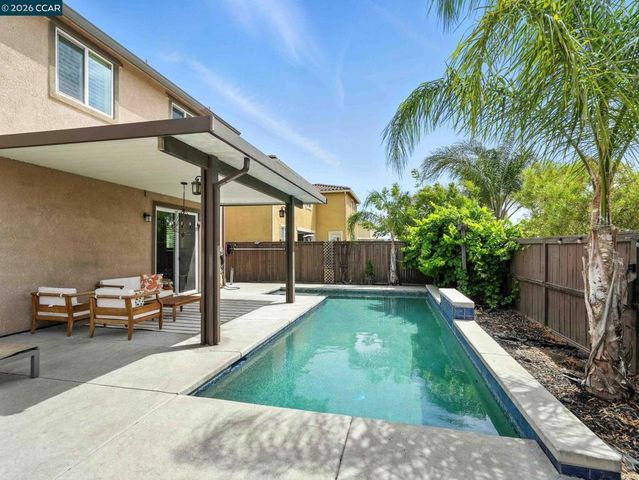 2433 Sanders Ln, Fairfield, CA 94533