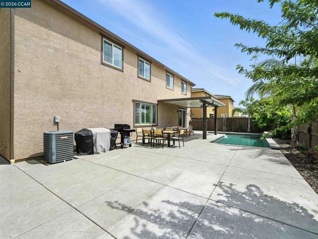 2433 Sanders Ln, Fairfield, CA 94533