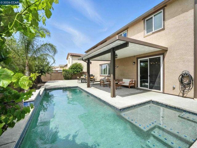 2433 Sanders Ln, Fairfield, CA 94533