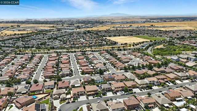 2433 Sanders Ln, Fairfield, CA 94533