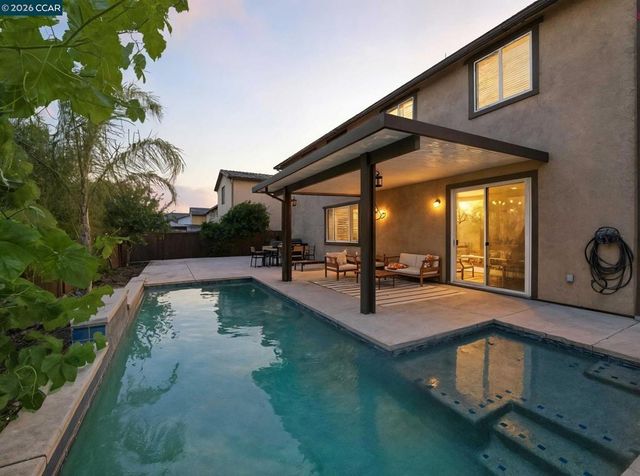 2433 Sanders Ln, Fairfield, CA 94533