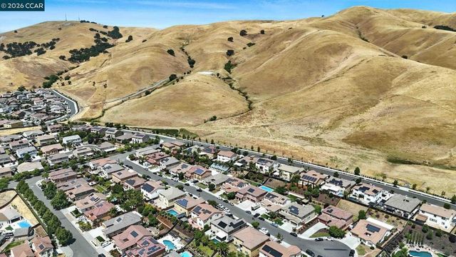 2433 Sanders Ln, Fairfield, CA 94533