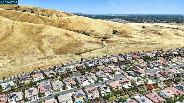 2433 Sanders Ln, Fairfield, CA 94533