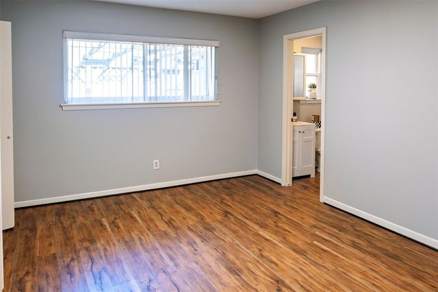 408 Travis Street, Webster, TX 77598