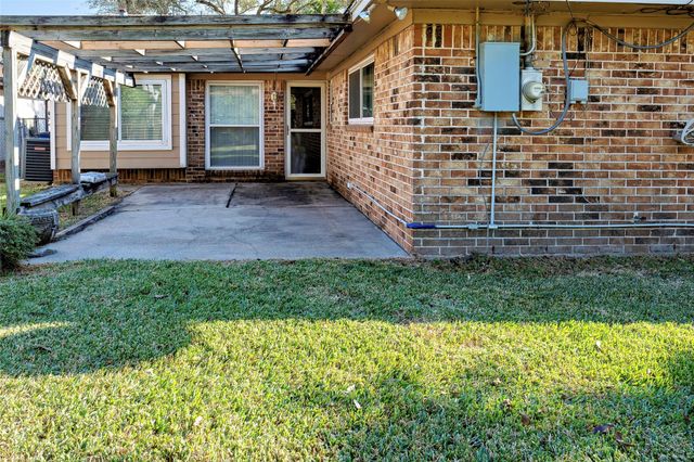 408 Travis Street, Webster, TX 77598