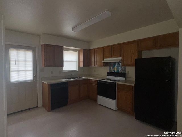 823&827 Dallas, Pleasanton, TX 78064