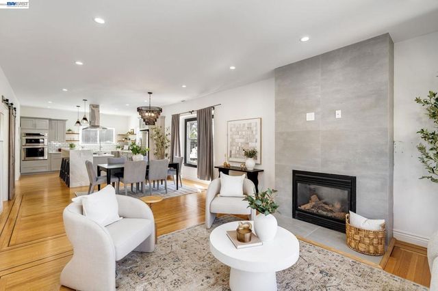 2417 Palmetto St, Oakland, CA 94602