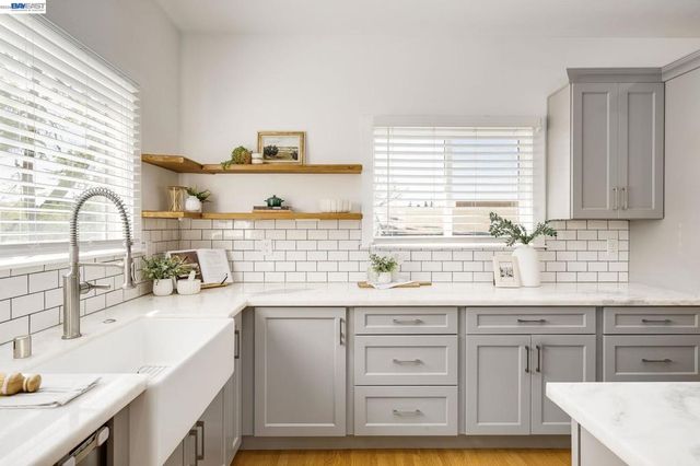 2417 Palmetto St, Oakland, CA 94602