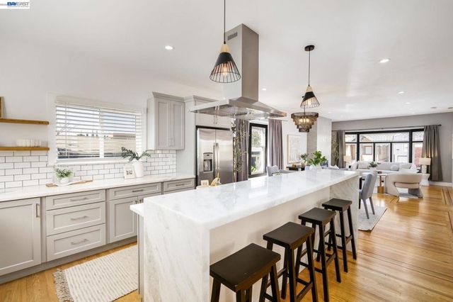 2417 Palmetto St, Oakland, CA 94602