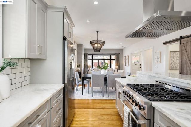 2417 Palmetto St, Oakland, CA 94602