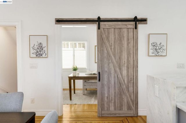 2417 Palmetto St, Oakland, CA 94602